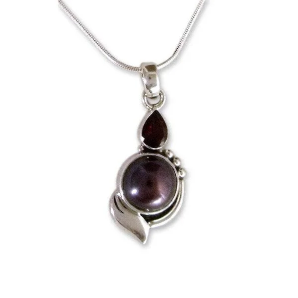 Thick link necklaces-Handmade Sterling Silver 'Romance' Garnet and Pearl Necklace (10 mm) (India)