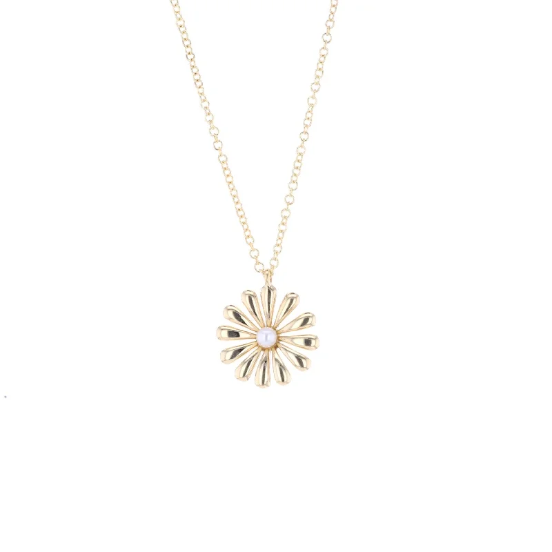 Cosmic charm necklaces-Pearl Flower Necklace